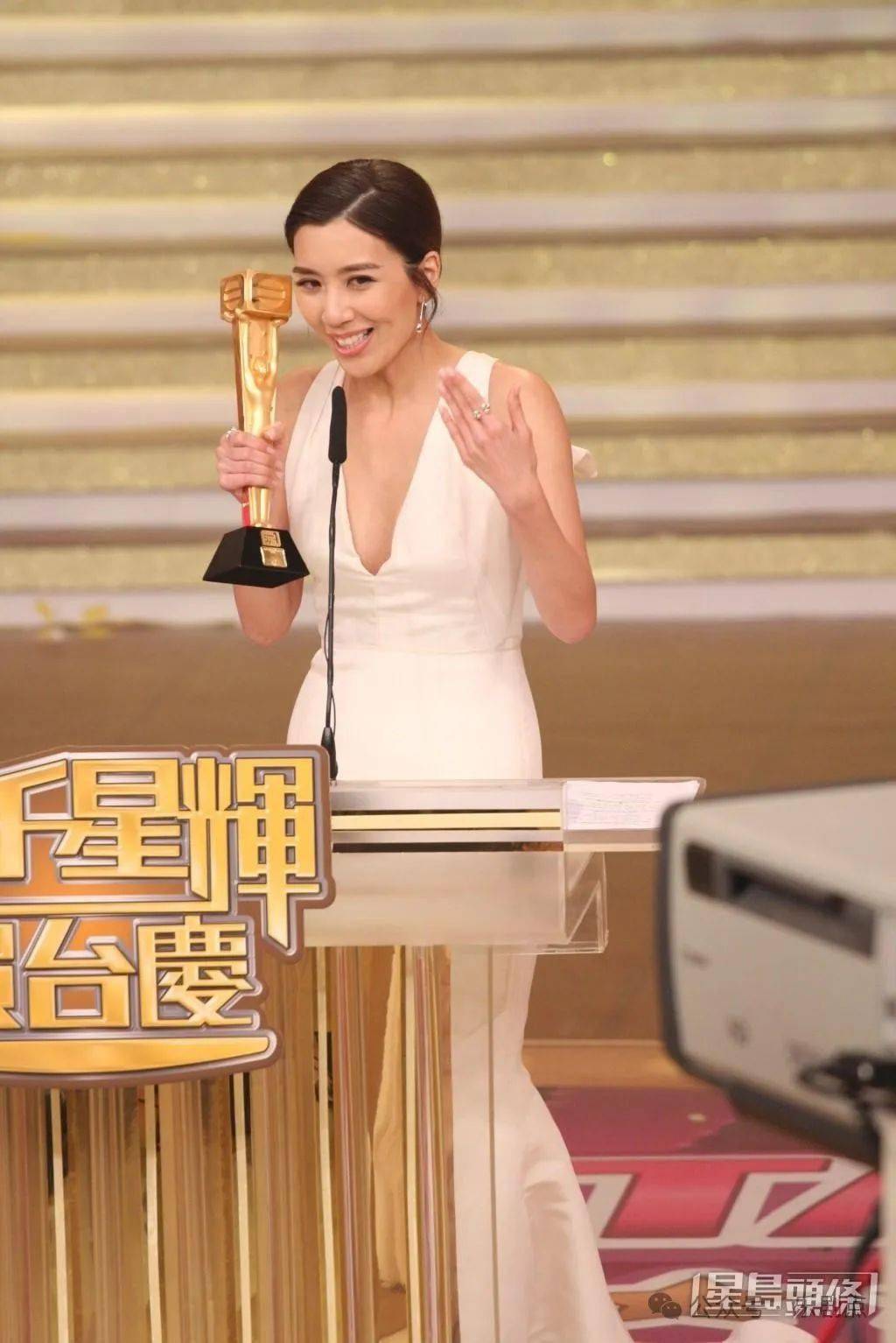 母亲哥哥及两女儿都用一张脸_工作_黄智雯_钱凯