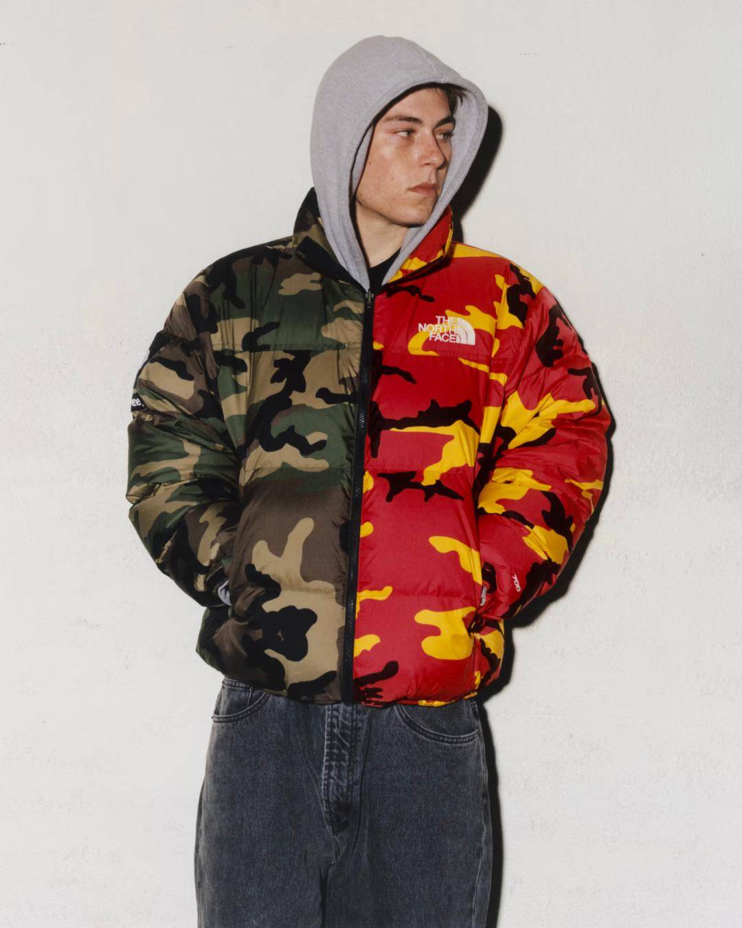 左右滑动查看图片supreme 与 the north face 的定番联名新作登场,新