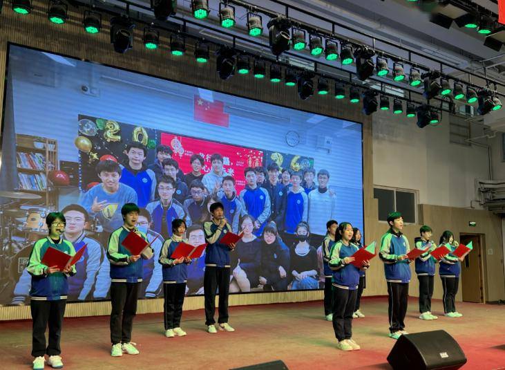 辛勤地耕耘,期待着收获的甜蜜,高三的同学们也都送出了他们的奋斗誓言