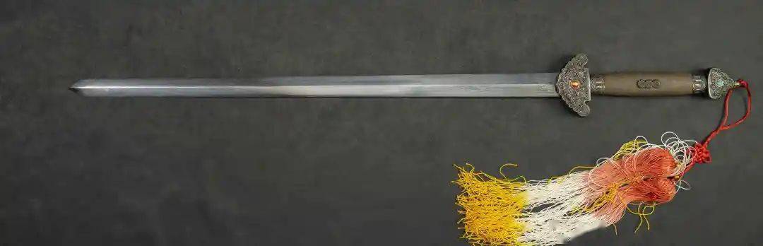 预热|丹心侠剑——纪念金庸先生百年诞辰展(一)_书剑恩仇_武侠小说_张