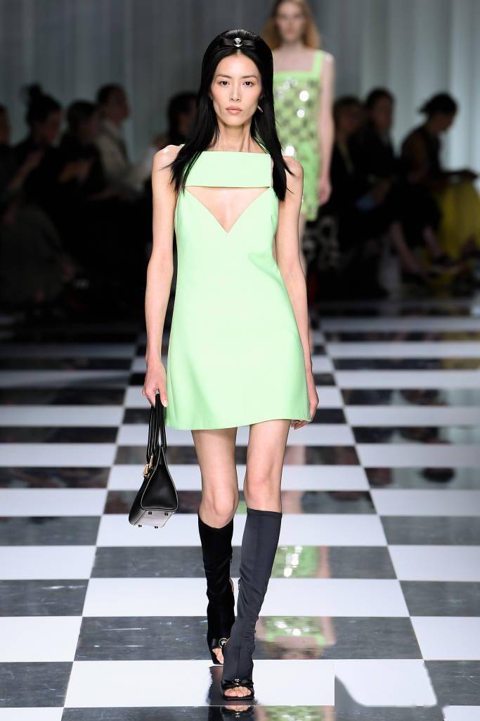 图片来源:视觉中国轻奢女装品牌luisa spagnoli秀场也选用了绿色元素