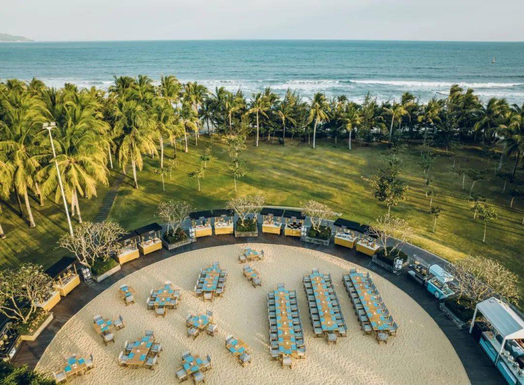 威斯汀的优势太明显了,它既有超火97的网红河道,空中无边泳池可以