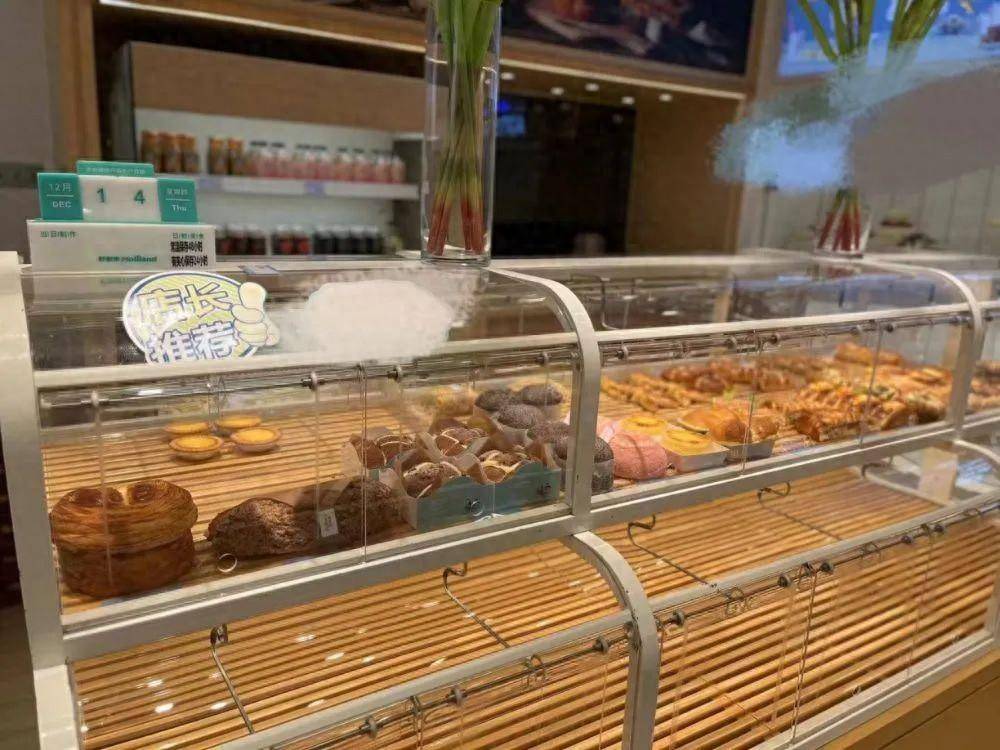 大量面包被丢掉！面包店的浪费现象有多严重？AG九游会官网 九游会国际(图1)