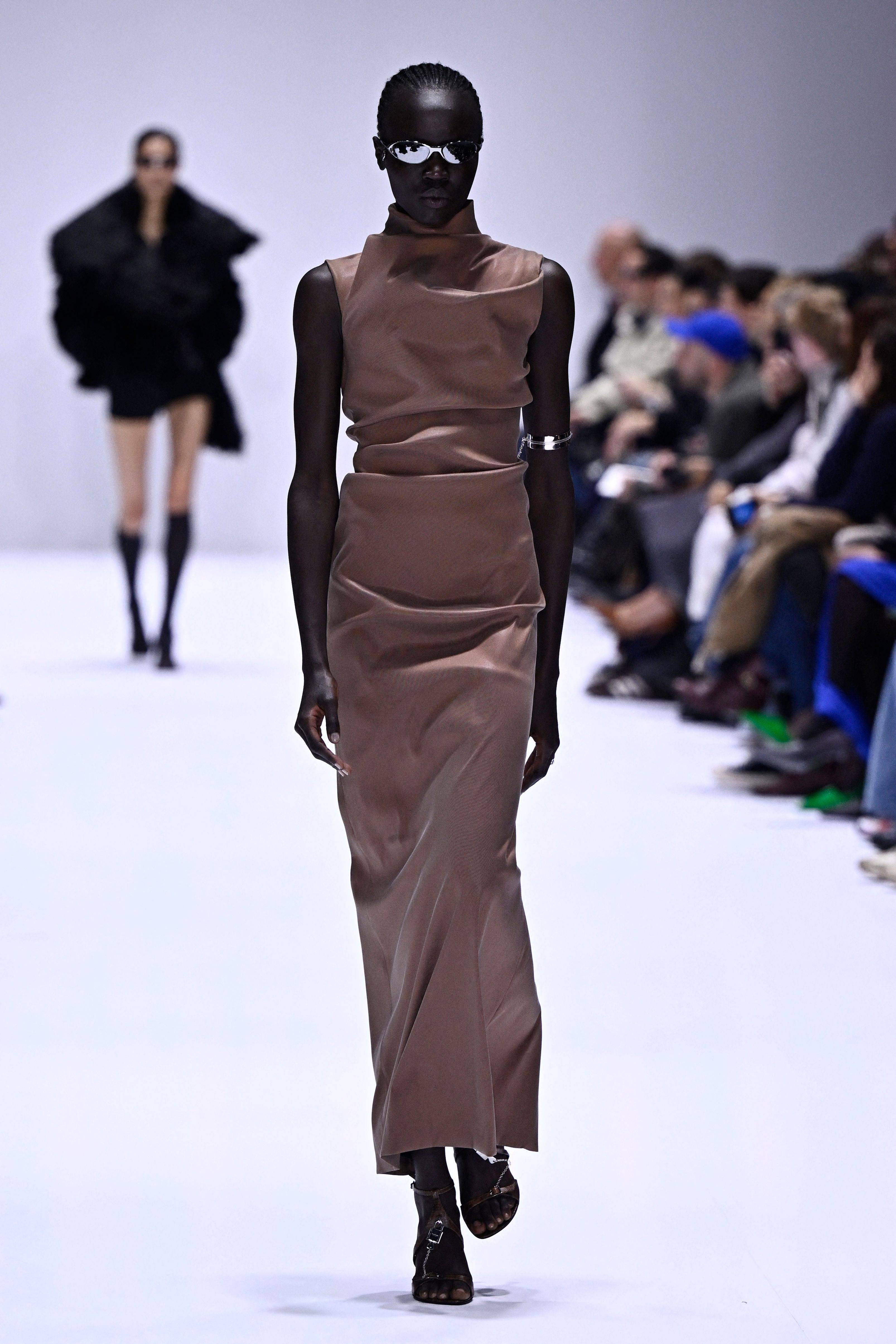 巴黎时装周——acne studios品牌时装秀_新华社_法国巴黎_外代