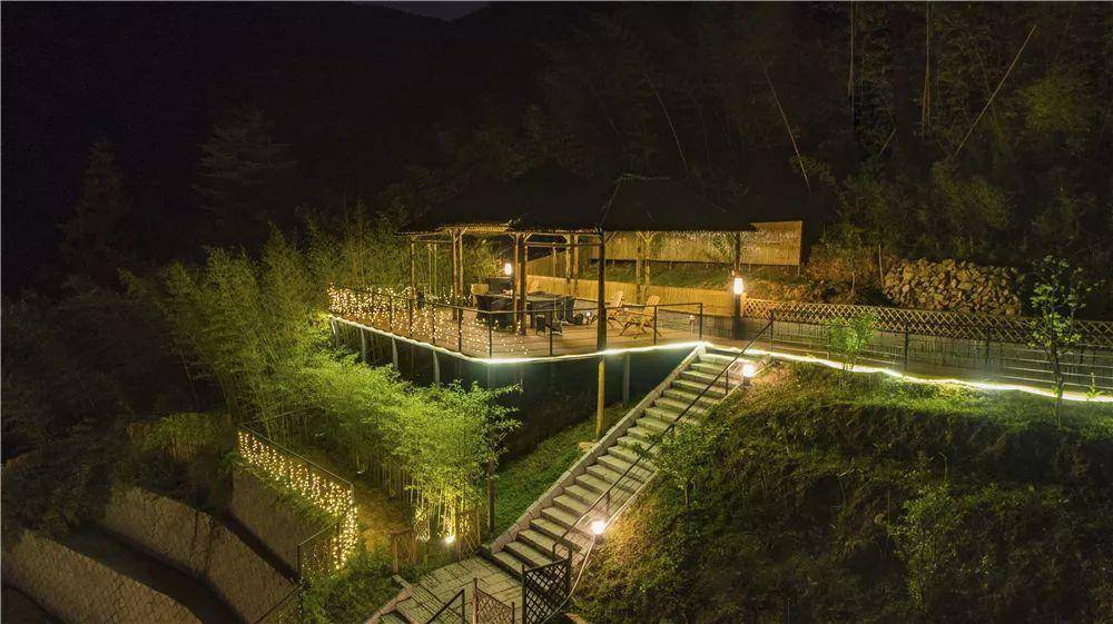 酒店地址德清县莫干山四合村双桥四保里莫干山荟莫深庐民宿四面环山