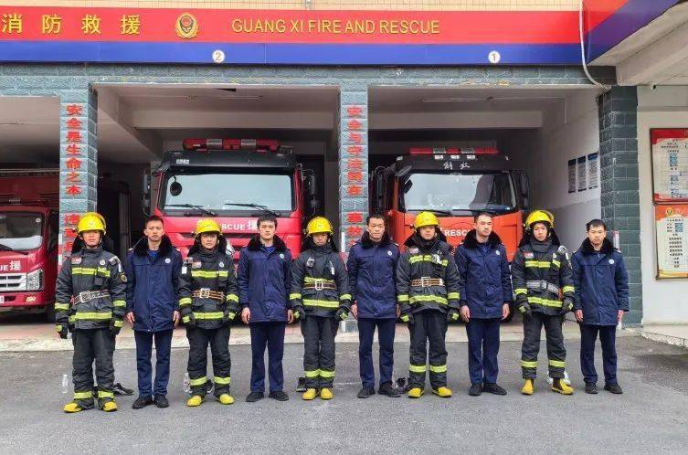 黎承树黄开帅,黄景国,黄国族来自凤山县高级中学的救火少年2月27日
