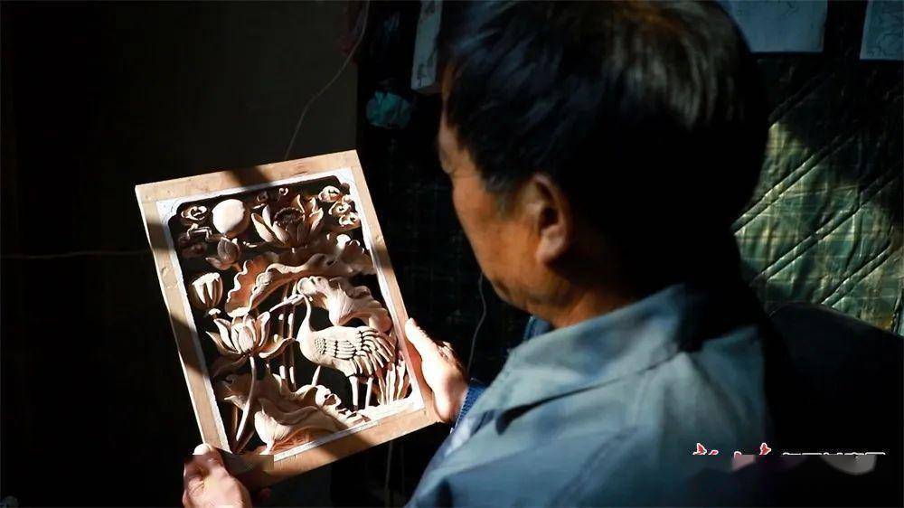 刀笔生花 枯木逢"春" 记平凉市级非遗木雕传承人李丁合_木头_手艺