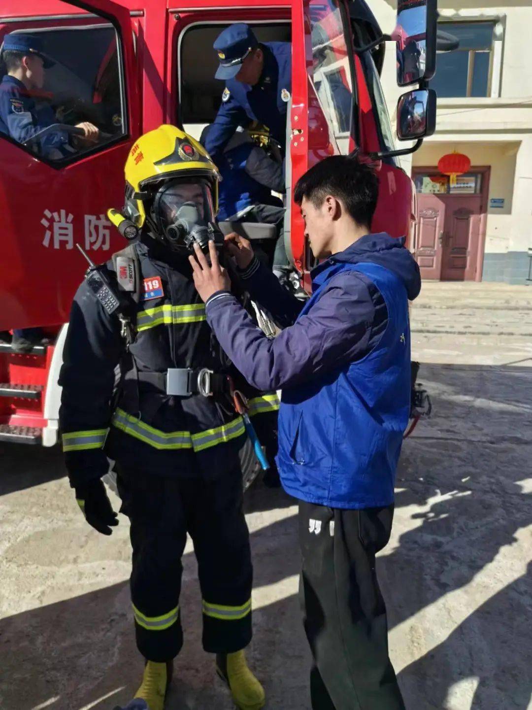 别样的少年消防志愿服务队_安置点_群众_滩村