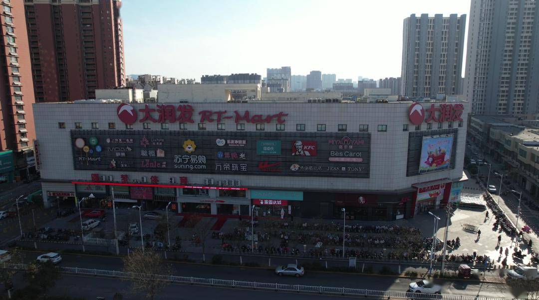 生态城,既有下楼即达的底商,满足日常生活所需;亦有举步即达的大润发