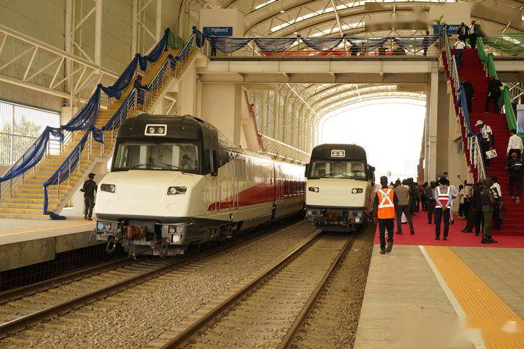 中企承建尼日利亚拉各斯轻轨红线项目举行一期通车暨二期签约仪式