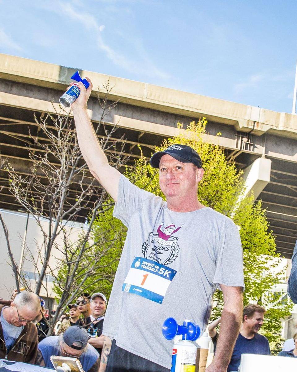 莹观天下|阿贝尔:从普华永道会计师到"股神"巴菲特接班人_公司_工作