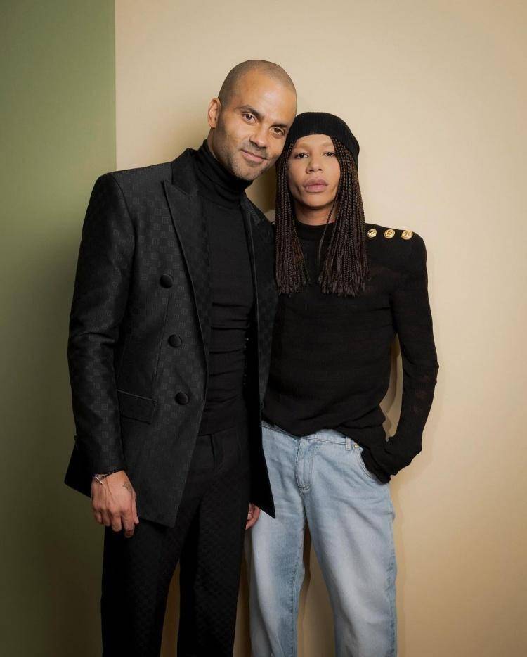 帕克身穿巴黎时尚品牌balmain西服 干练挺拔_olivier_图右_创意