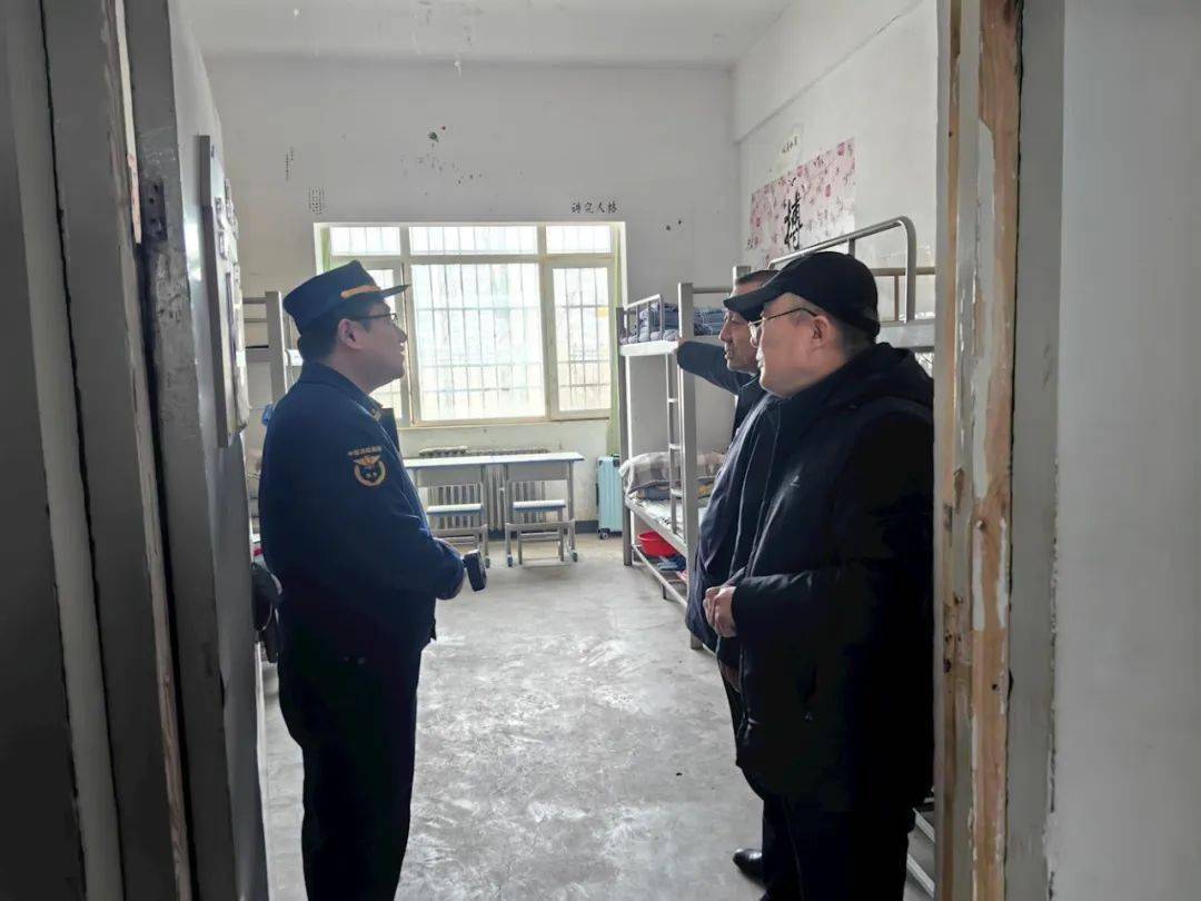 了解学校日常消防安全管理状况,对消防控制室,水泵房,教学楼,学生宿舍