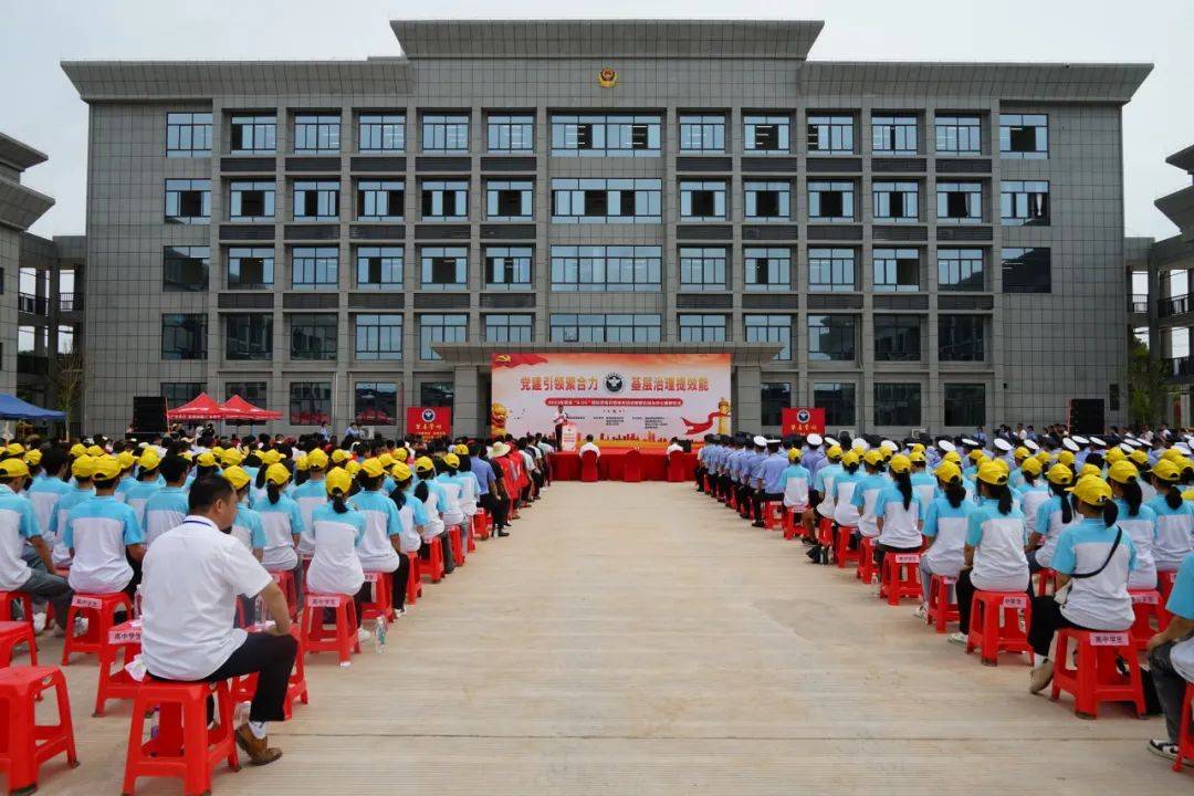 藤县成功将2名潜逃5年的涉毒逃犯押解回藤_禁毒_工作_整治