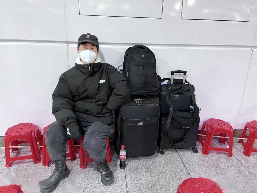 来上海打工的农民工,为啥随身带着房产证?