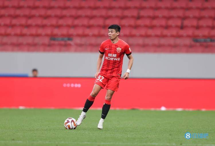 单论海港俩边后卫的攻击力,整个中超难找出第二对_李帅和_陆洋_王振