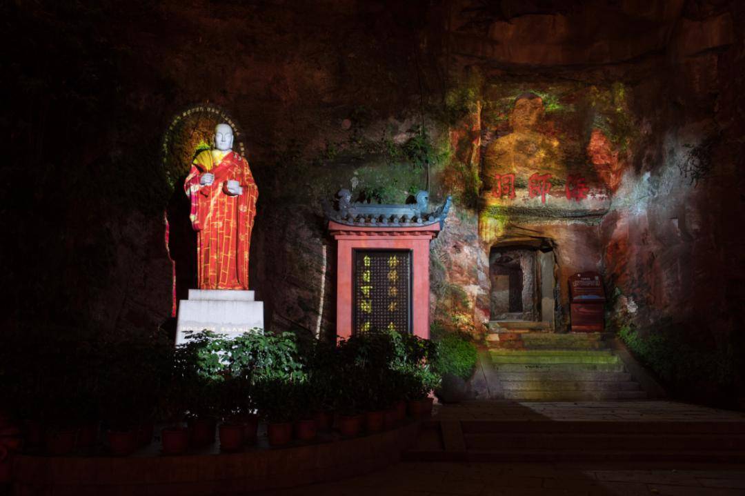 今天起本地市民陪游免票夜游凌云山邀你来耍啦