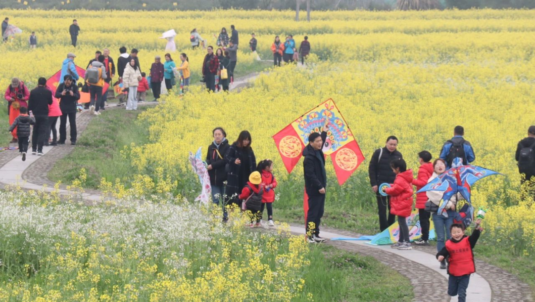 三月春游黟县