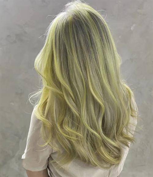 薄荷蓝梦幻仙女的发色你见过吗,小众高彩度柠檬黄发色,染完回头率百分