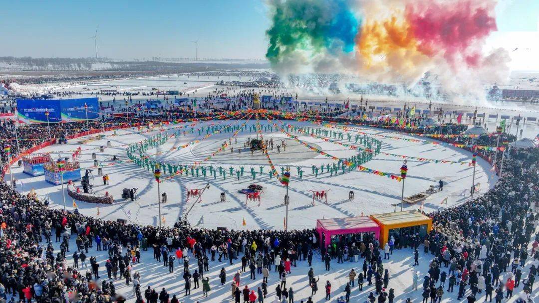 李雪松《查干湖冬捕》组图左右滑动查看图片高林《冬泳松花江》组图