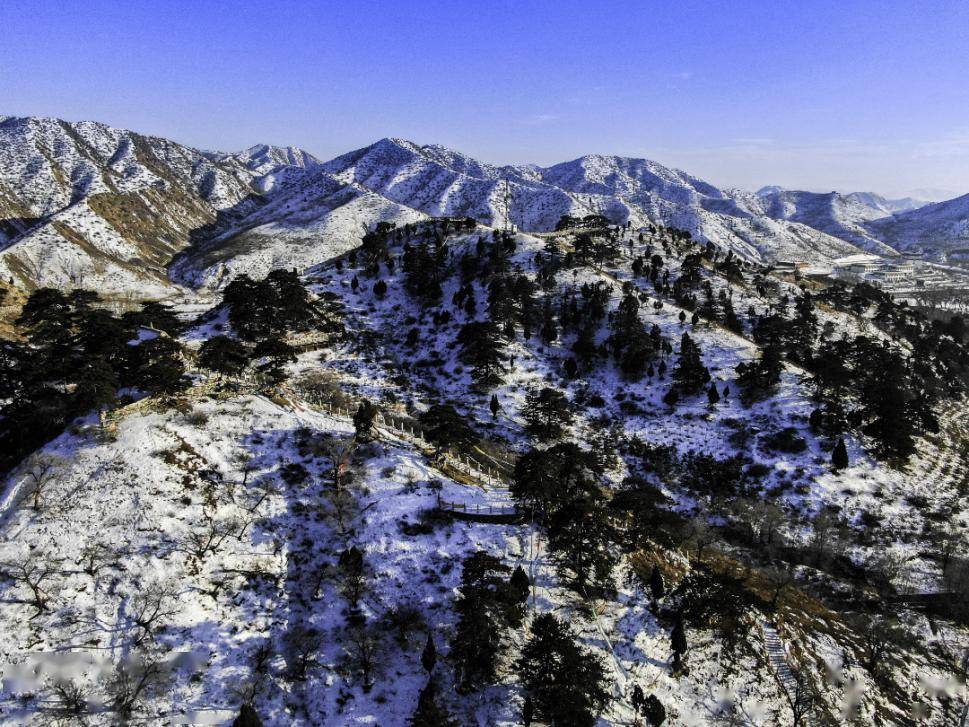 讲真的!不是"尔滨"去不起,而是五当召的雪景更有性价比