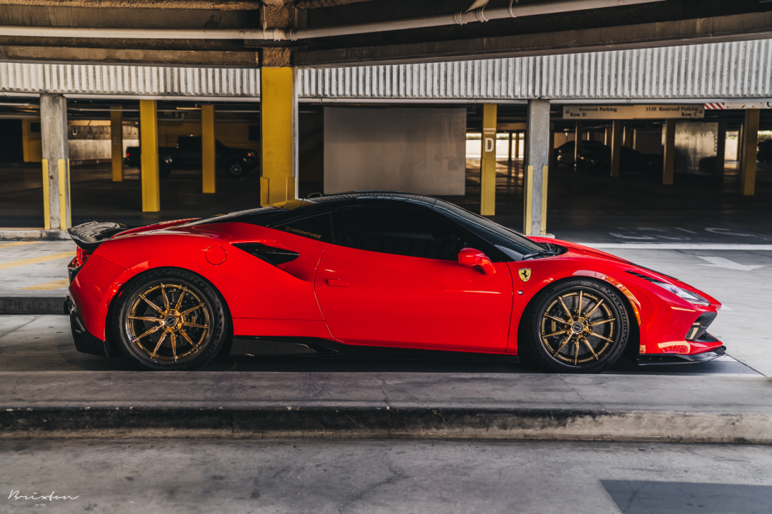 作为对比,法拉利 f8 的三围是 4611/1979/1206 毫米.