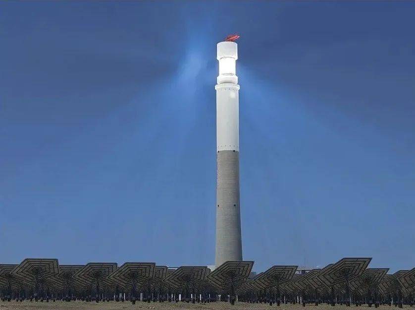 《聚光——哈密项目光塔聚光发电时》《纷繁——景洪项目主厂房建设期