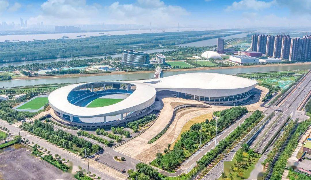 南京青奥体育公园是一个以青年奥林匹克运动会为主题的乐园,其中的主