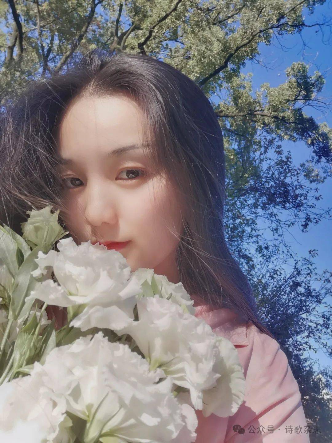 我们坐拥银河,却那么孤独|她的十年与十首诗_远方_南方_时间