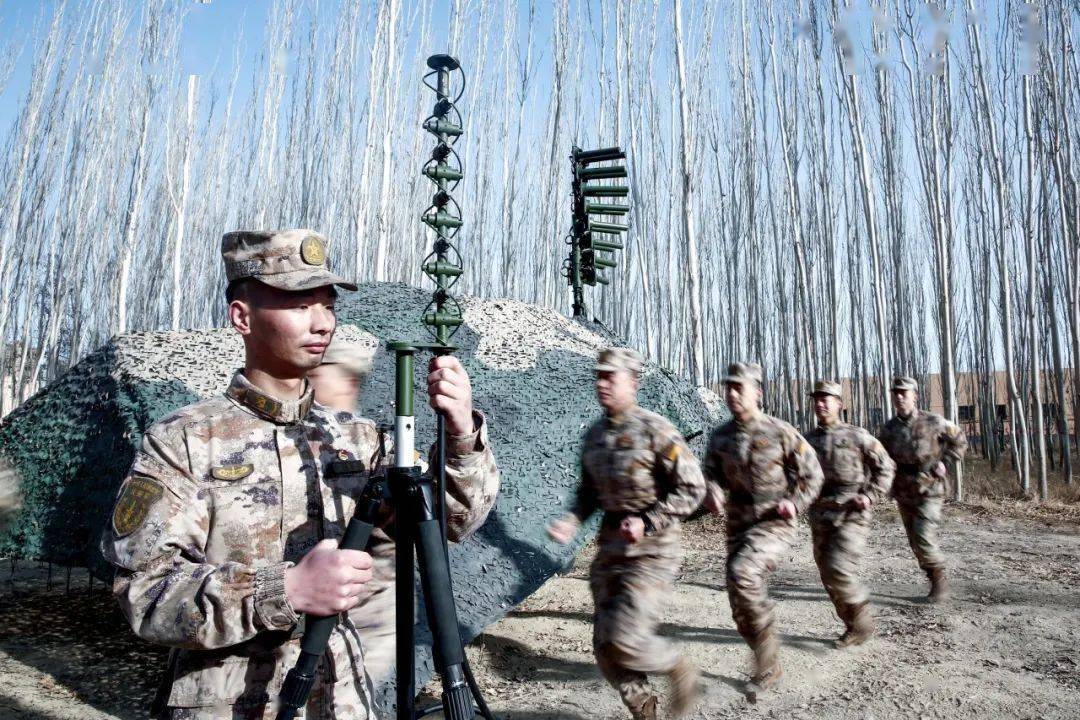 入伍即入校.年初以来,火箭军某部各专业岗位走来一批新手.