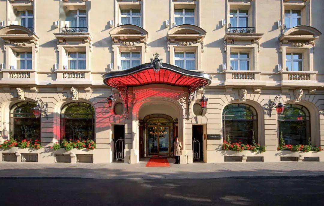 网红鼻祖卡戴珊前夫虽疯但买安藤忠雄设计的豪宅住顶奢酒店的品味不俗