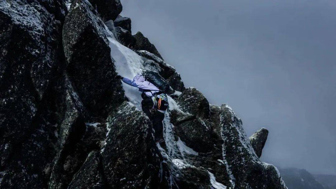 左滑查看更多图片从过去到现在,雪山自主攀登都是一项以男性为主场的