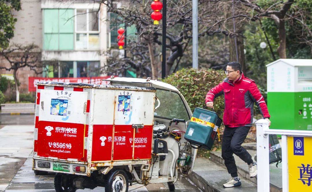 快递不可擅自放驿站,会导致快递费上涨? | 每日观察_市民_小区_办法