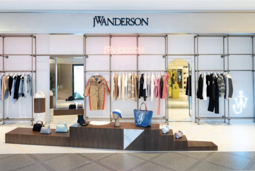 6)英国设计师品牌 jw anderson 在澳门老佛爷百货开设概念店.