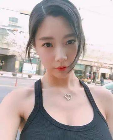 32岁韩国女艺人被选为全球第二美女后,日常保养方法被曝光_clara_面膜