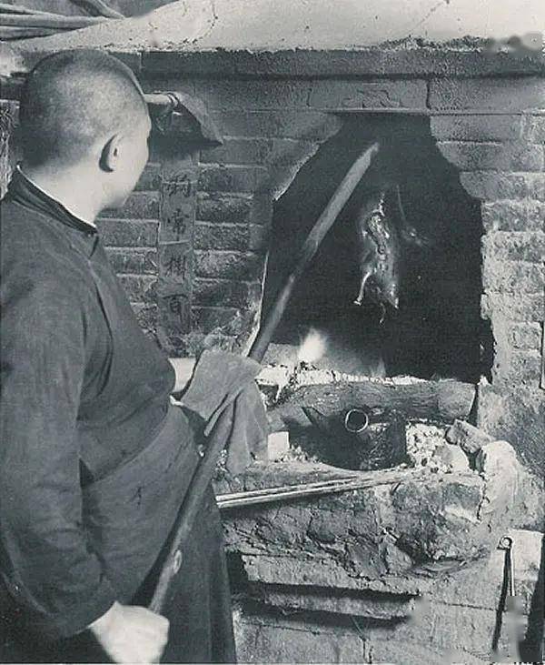 《本草纲目》记载,辽,金,元的塞外居民用水灌法捕捉黄鼠,以羊奶饲喂以