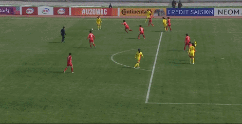 中国女足U20开场7分钟破门，但边裁举旗示意越位无效