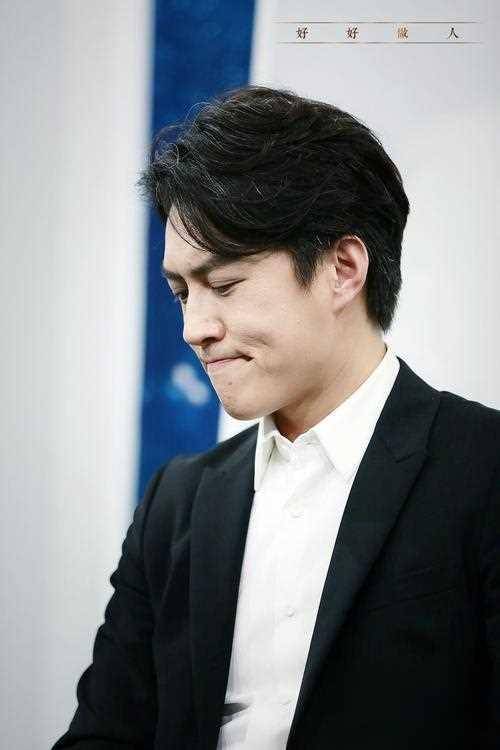 演员靳东:受不了江珊女儿满脸嫌弃,余生决定不会辜负离异的李佳_人生