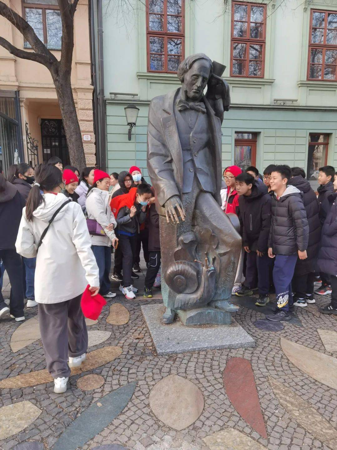 掩不住艺术气息的布拉迪斯拉发老城区学校文化墙维也纳艺术博物馆旅行