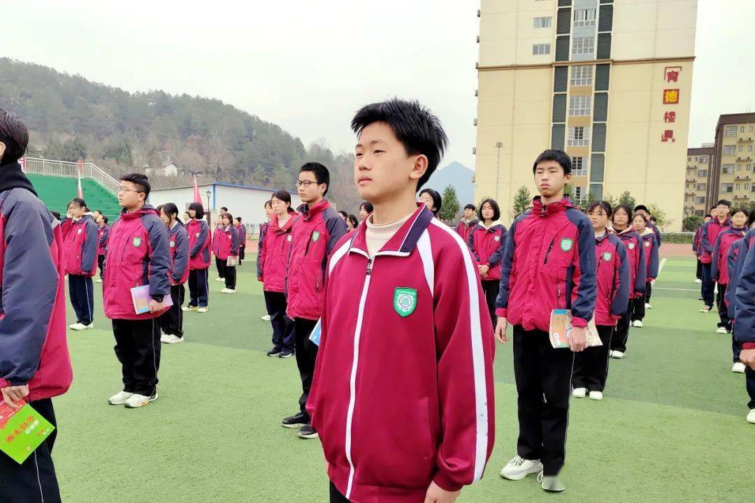 弘扬雷锋精神,继承优良传统丨汉中市仁德学校举行第二周主题升旗仪式