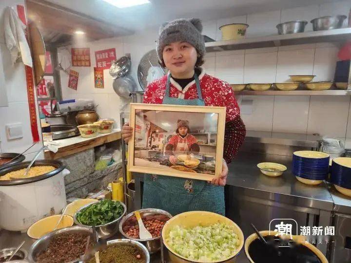 而是"接头暗号",和老板娘对上后,有需要的人能吃上一碗免费的豌杂面