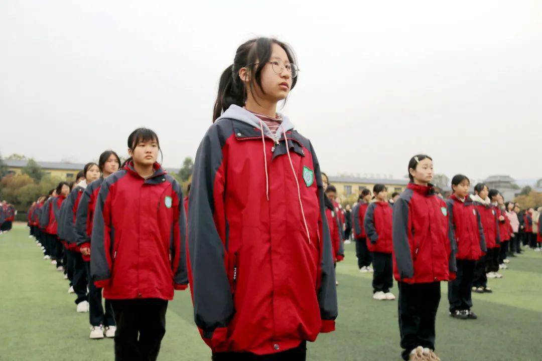 弘扬雷锋精神,继承优良传统丨汉中市仁德学校举行第二周主题升旗仪式