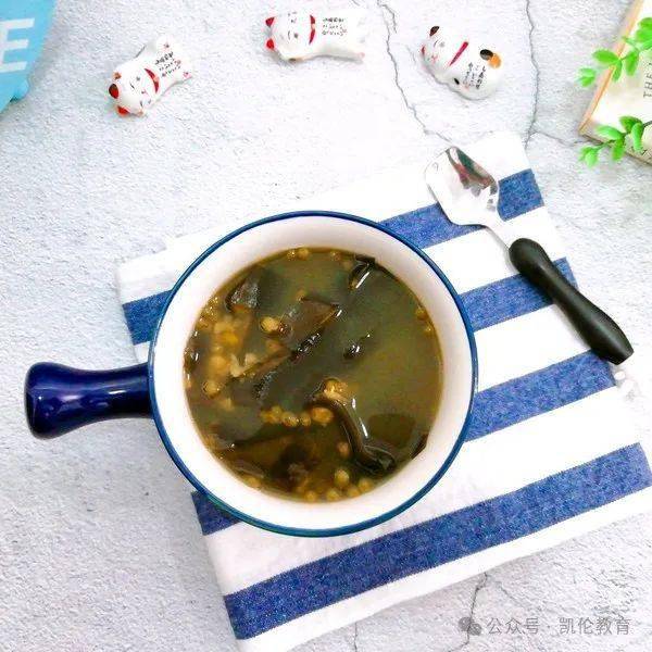 午点:棷蓉餐包,海带绿豆糖水午餐:可乐小鸡腿,蒜蓉小白菜,燕麦香米饭