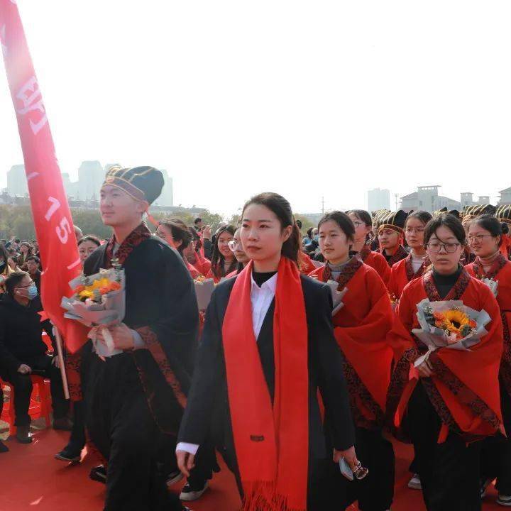 十八而志承大任青春有为向未来江苏省淮阴中学举行高三学子成人仪式