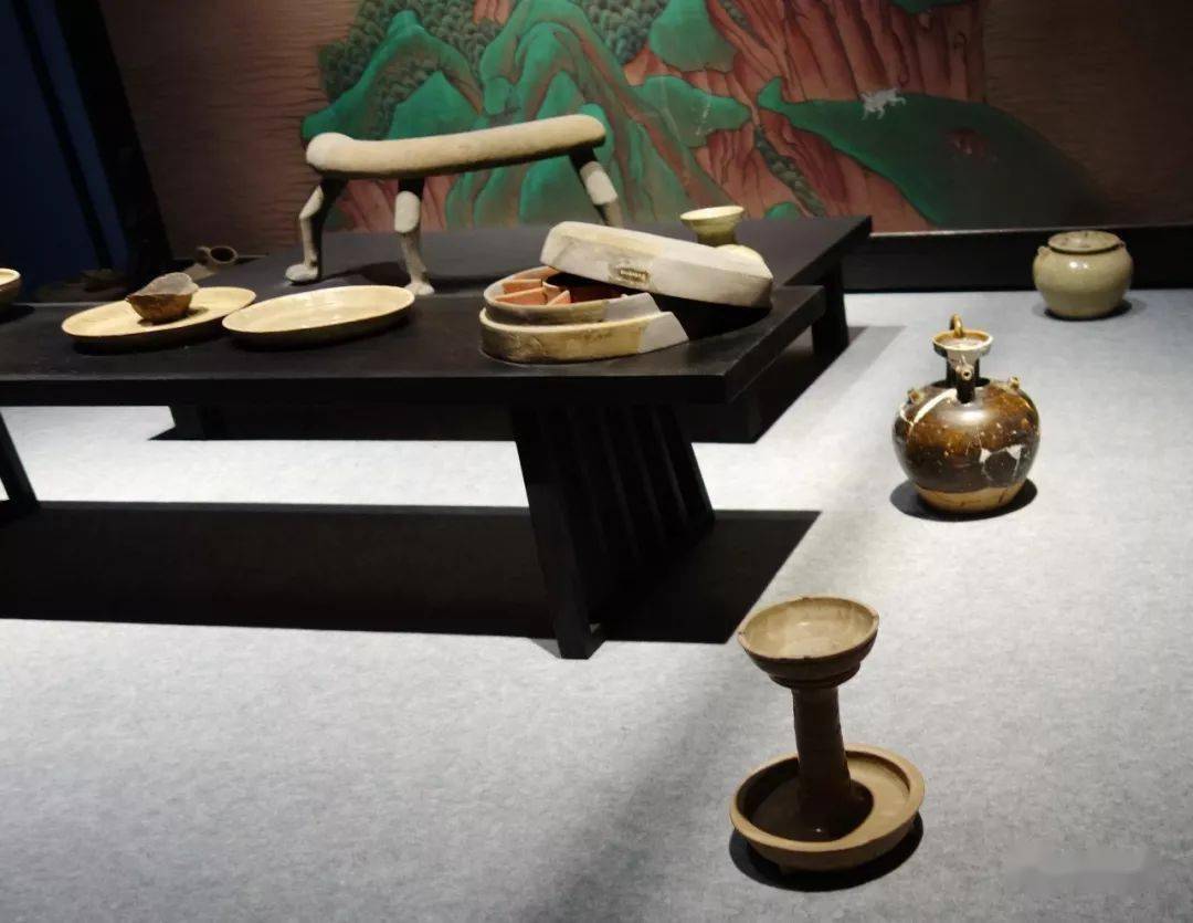 贯穿老君,维摩,观音,僧伽的神灵坐具:老赵闲聊僧伽艺术图像要素之三足