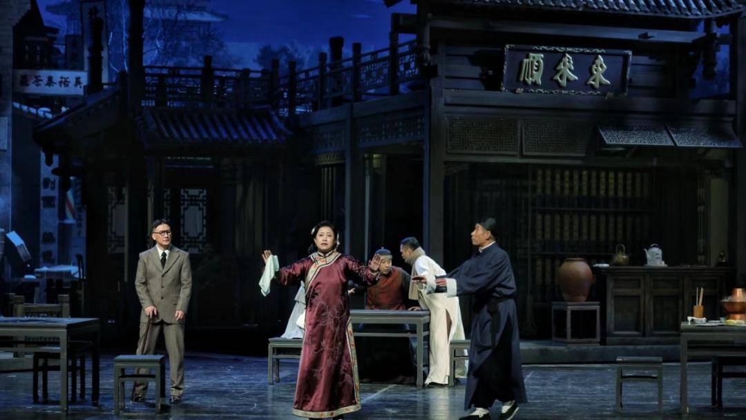 邀请于红梅,雷佳两位著名的女性音乐家同台,带来二胡协奏曲《清风语》