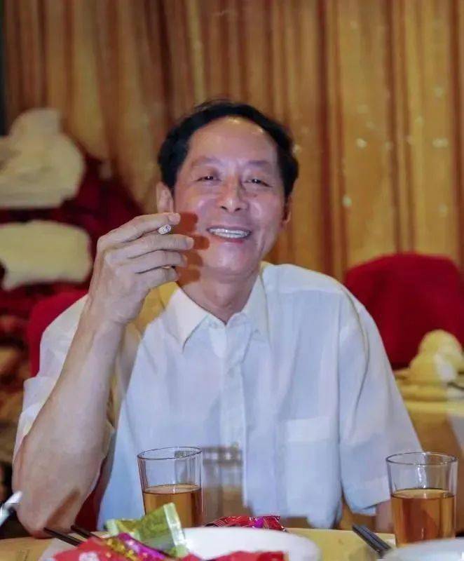 台山市诗词楹联学会理事,无邪诗社常务副社长,常务副主编,天湖山诗苑