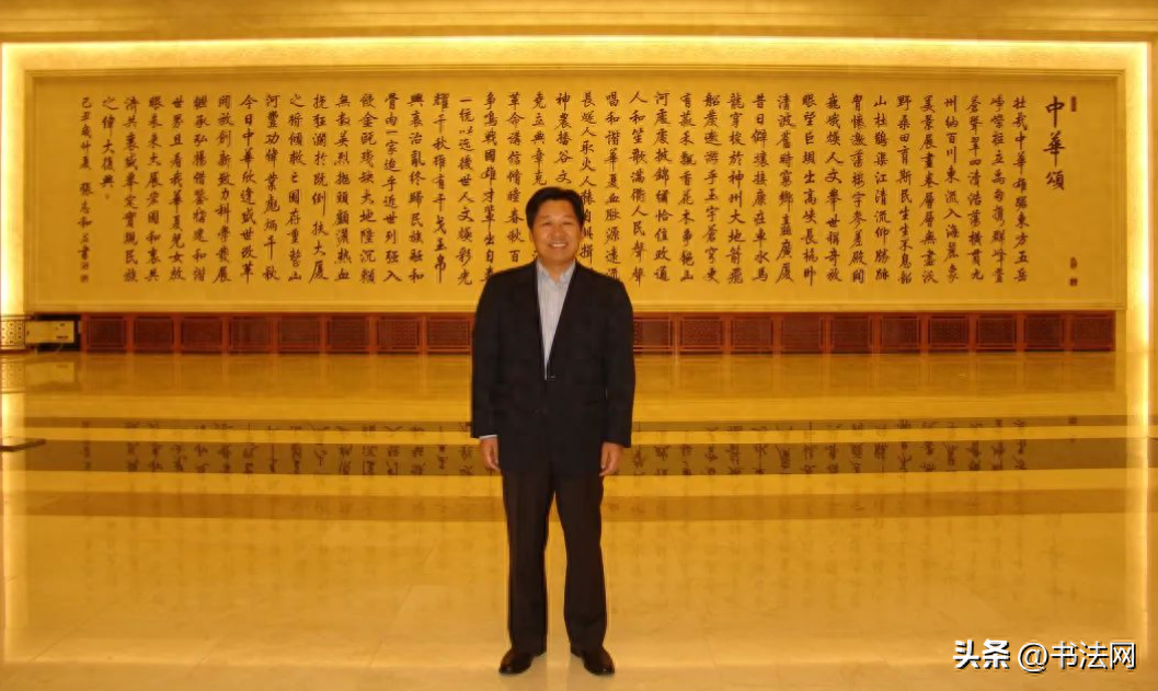 人民大会堂里这件书法，用铁打造，字重千斤，网友：这才是好书法