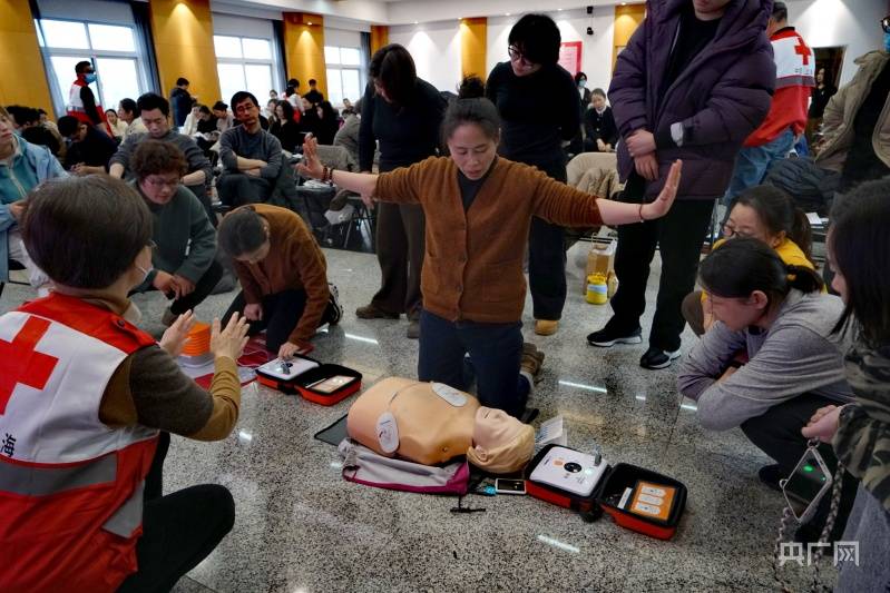 上海：培训8万名持证应急救护员全面启动