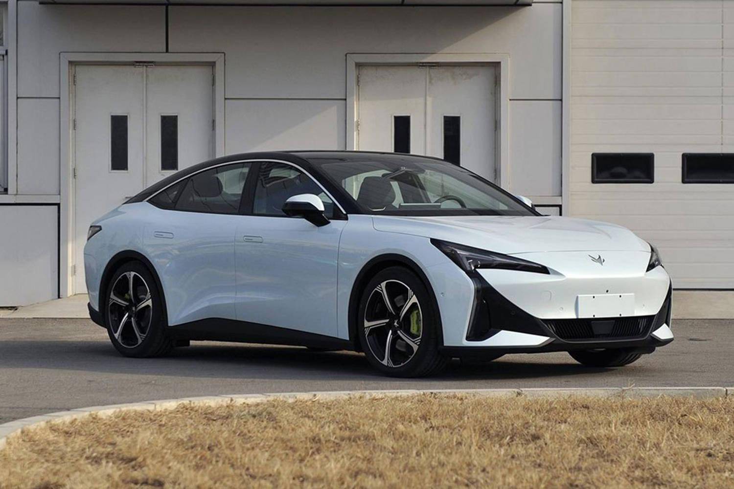 车身尺寸方面,极狐阿尔法s5长宽高分别为4820/1930/1480mm,轴距为2900